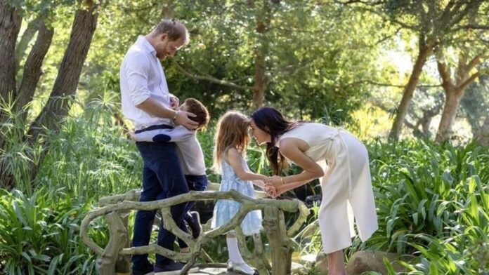 Prince Harry and Meghan Markle with their children Prince Harry and Meghan Markle with their children